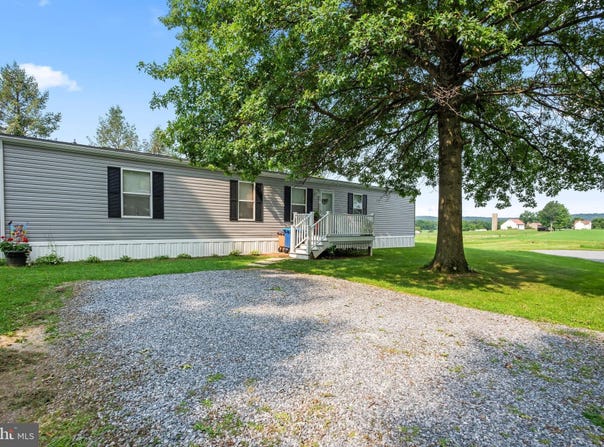 334 GRUBB Drive, ELVERSON, PA 19520