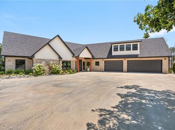 110 Eagle CT, Poteau, OK 74953
