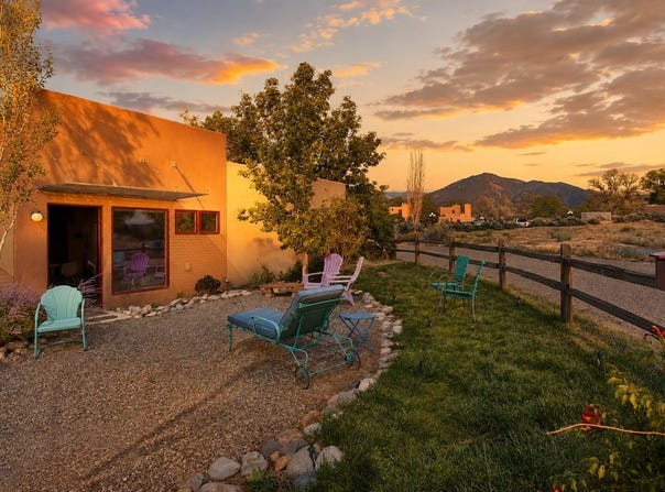 18 Comanche, El Prado, NM 87529