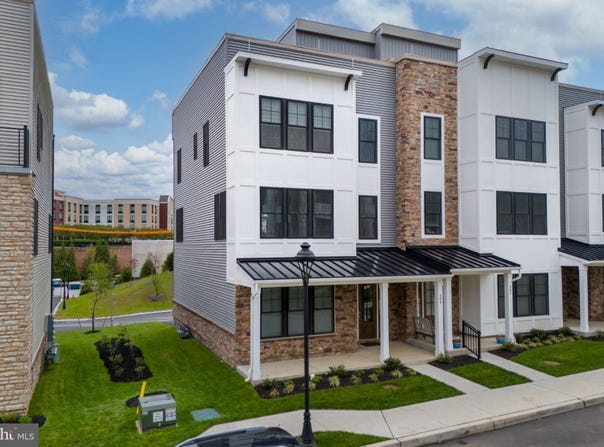 304 SQUIRE Drive, NEWTOWN SQUARE, PA 19073