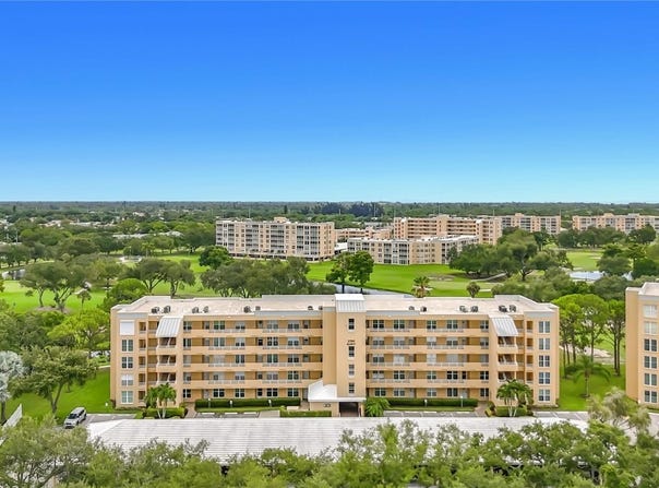 3750 PINEBROOK Circle, BRADENTON, FL 34209