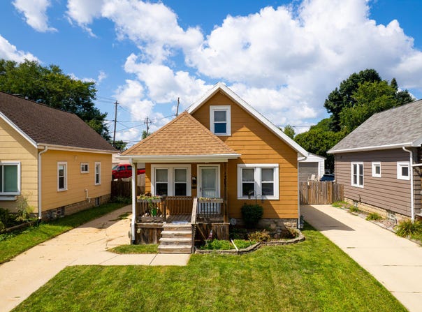 1357 S 90th St, West Allis, WI 53214