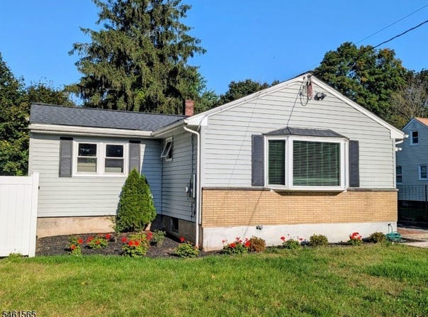 4 Kenvil Ave, Roxbury Twp., NJ 07876-1408