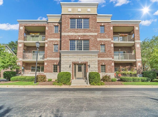 405 W Pierce Road, Itasca, IL 60143