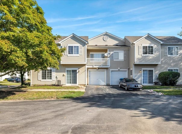 129 Braxton Lane, Aurora, IL 60504