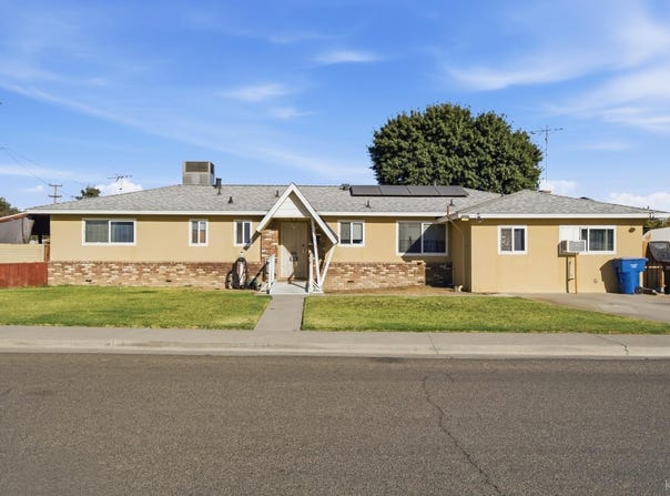 1155 Laurel Lane, Lemoore, CA 93245