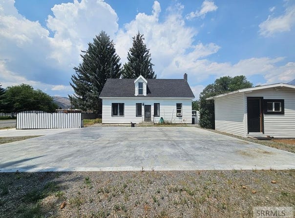212 Pine Street, Mackay, ID 83251