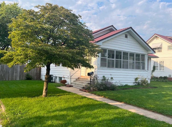 121 W Briggs, Roodhouse, IL 62082