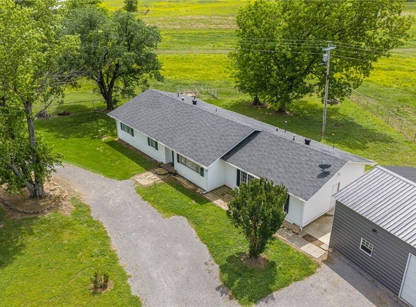 6415 N Highway 96, Lavaca, AR 72941