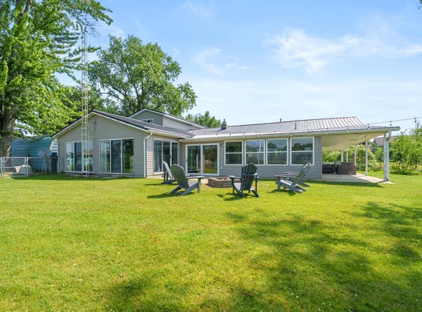 48930 68th Street, Hartford, MI 49057