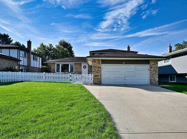 542 W Armitage Avenue, Elmhurst, IL 60126
