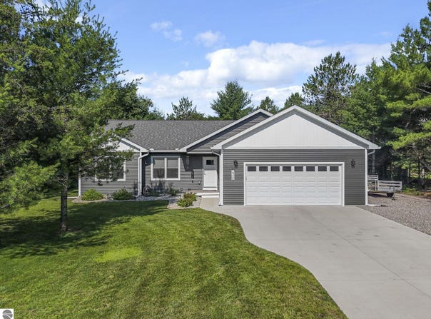 1906 Old Cabin Drive, Interlochen, MI 49643