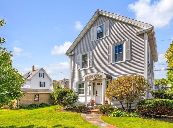 86 Potter Rd, Waltham, MA 02453