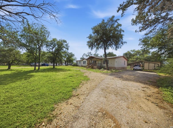 357 DALLAS ST, Bandera, TX 78003