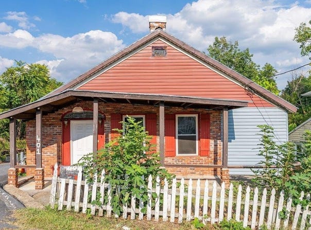 401 BOWLING ST, STAUNTON, VA 24401