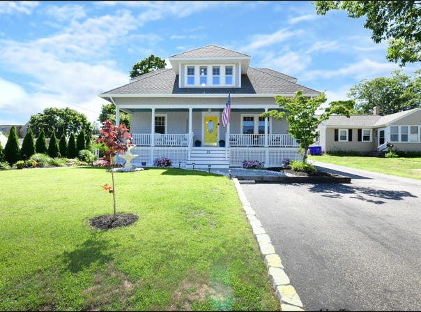 29 Lafayette Avenue, Buzzards Bay, MA 02532