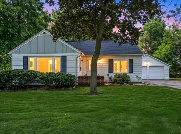 1565 RIVERSIDE Drive, SUAMICO, WI 54173-1802
