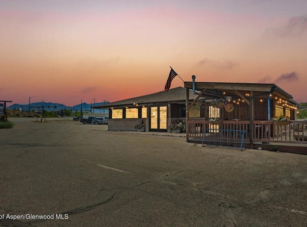 Wingnutz Bar & Grill, Rifle, CO 81650