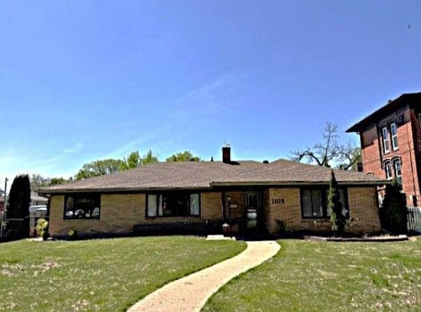 1015 Douglas Ave., Yankton, SD 57078