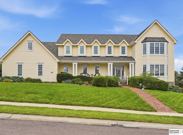 909 Bailey Drive, Papillion, NE 68046