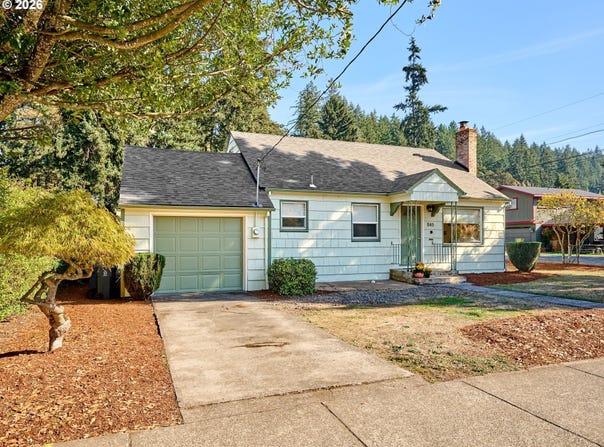 845 S WATER St, Silverton, OR 97381