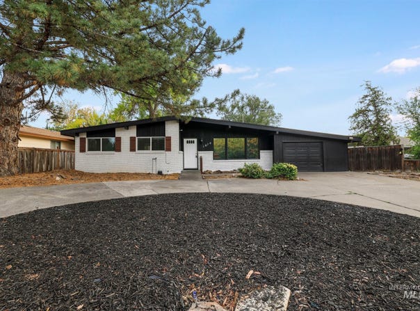 1870 Falls Ave E, Twin Falls, ID 83301