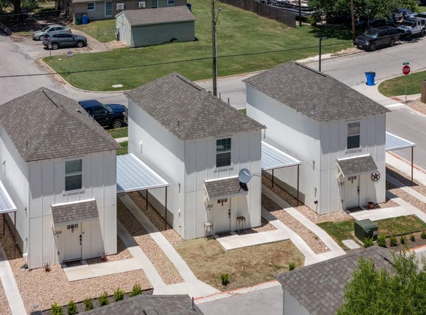 350 Debus Dr, Taylor, TX 76574