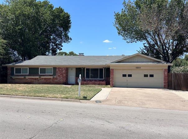 1321 Hurstview Drive, Hurst, TX 76053