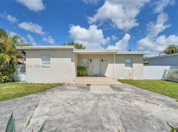 213 W 20th St, Hialeah, FL 33010