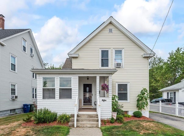 27 Elm Hill Ave, Leominster, MA 01453