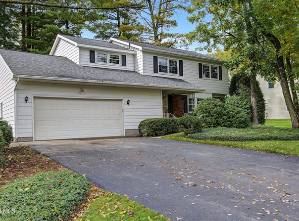1279 Windemere Court, Niskayuna, NY 12309