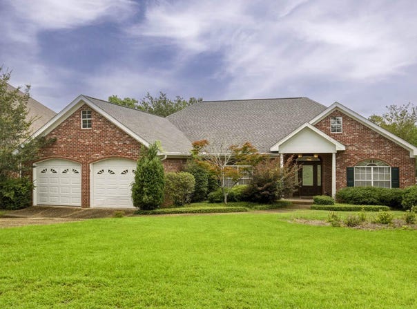 90 W Shore Dr, Hattiesburg, MS 39402