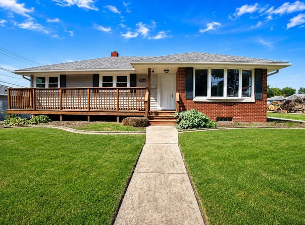 8904 Parrish Avenue, Highland, IN 46322
