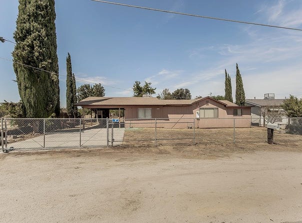 9016 E Dinuba Avenue, Selma, CA 93662