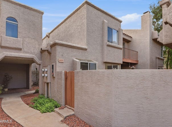 2834 S EXTENSION Road, Mesa, AZ 85210