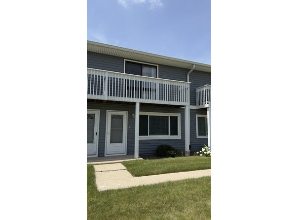 17335 W Maple Lane, Gurnee, IL 60031