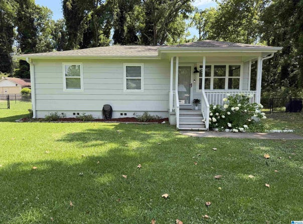 218 MEADOWOOD AVENUE, HUEYTOWN, AL 35023