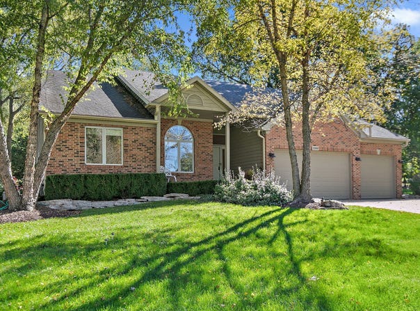 1000 Dakota Drive, Woodstock, IL 60098