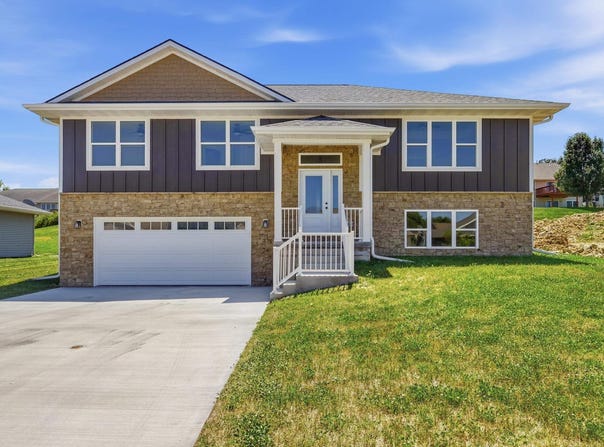 6100 Lynbrook Drive, Dubuque, IA 52002