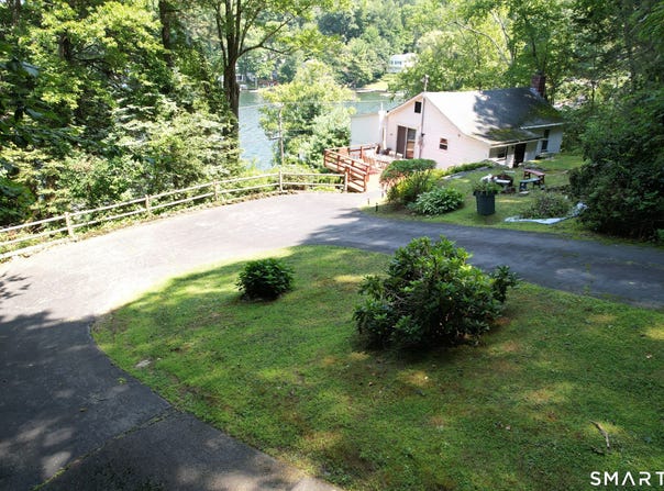 837 E Wakefield Boulevard, Winchester, CT 06098