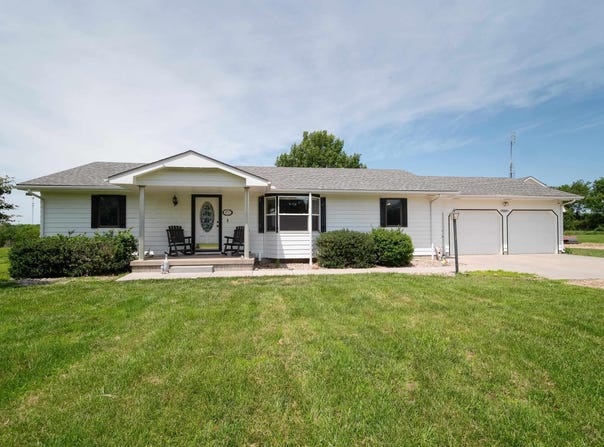 10727 SW Auburn Road, Wakarusa, KS 66546