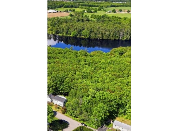 20 Saint Patrick Avenue, Lewiston, ME 04240
