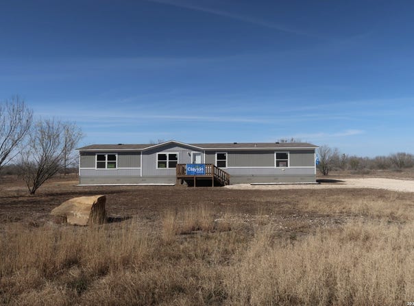 146 Frio Estates Dr, Moore, TX 78057