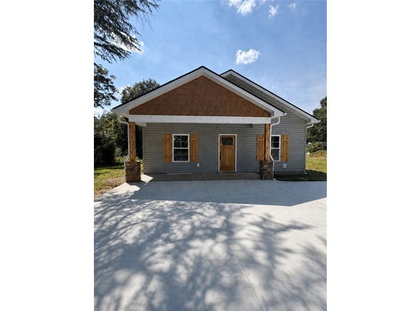 201 Harrison Avenue, Walhalla, SC 29691