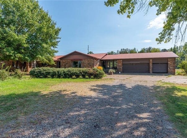 4374 E State Highway 22, Paris, AR 72855