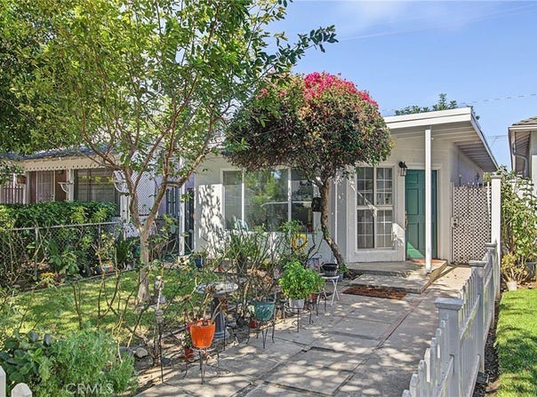 2905 W Chandler Boulevard, Burbank, CA 91505
