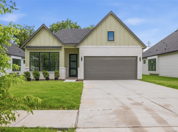 305 E Locust Street, Leonard, TX 75452