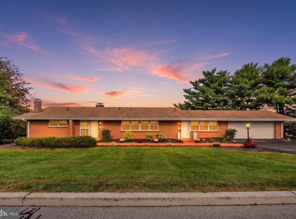 41 HILLCREST Drive, HANOVER, PA 17331