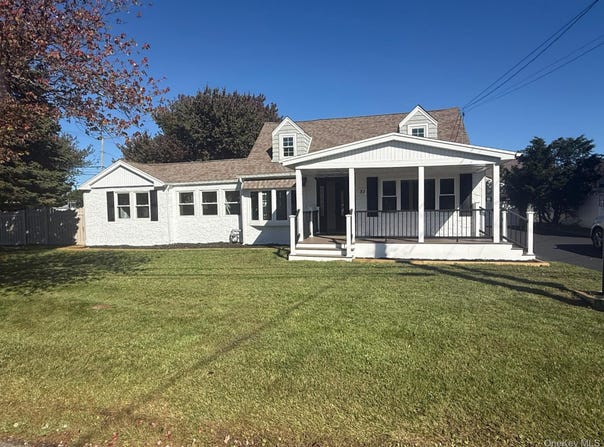 51 Tameling Avenue, Babylon, NY 11702
