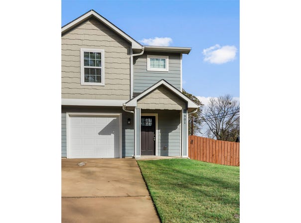 901 W Collins Street, Denison, TX 75020
